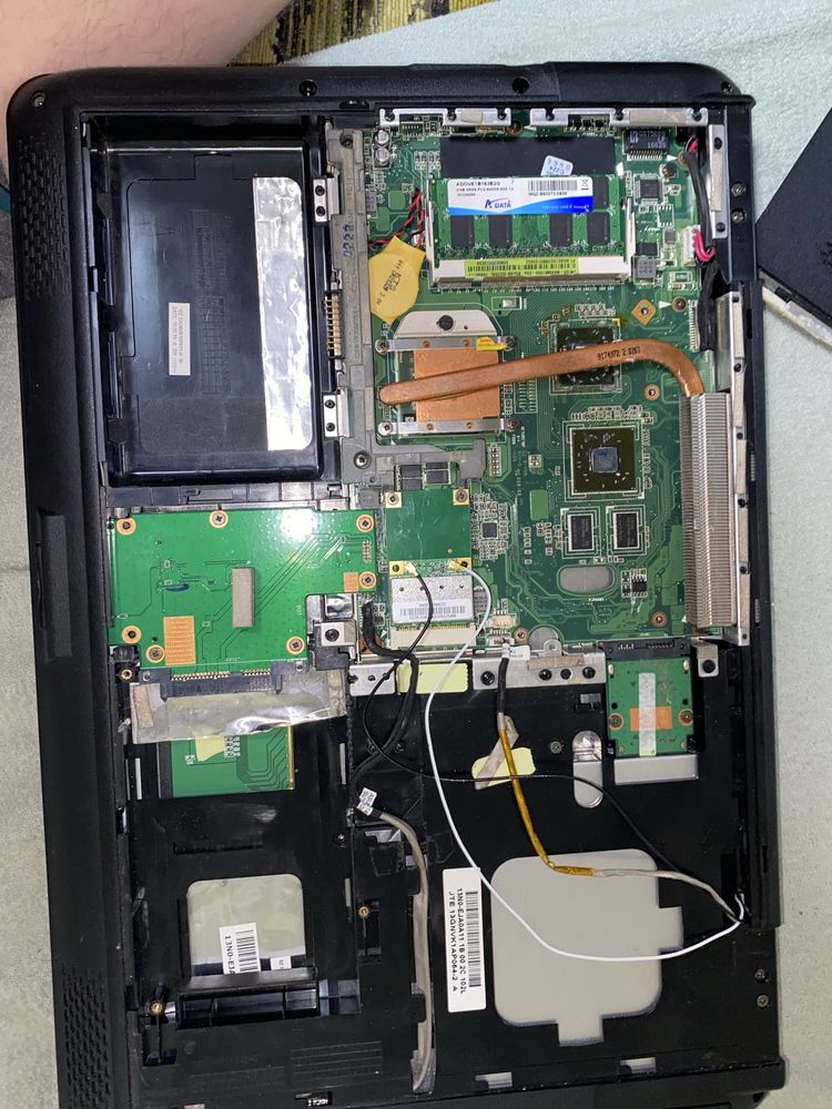 Продам ноутбук  asus k50AB технично працюе але не вистачае пару дитале