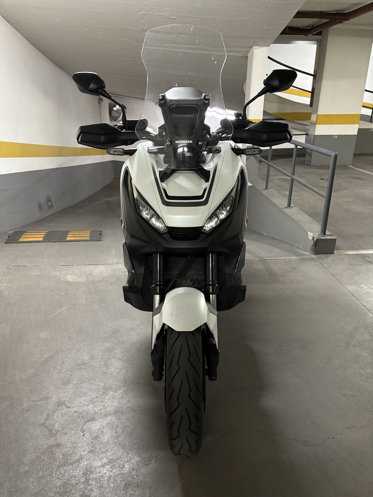 Honda X-ADV 750 como nova