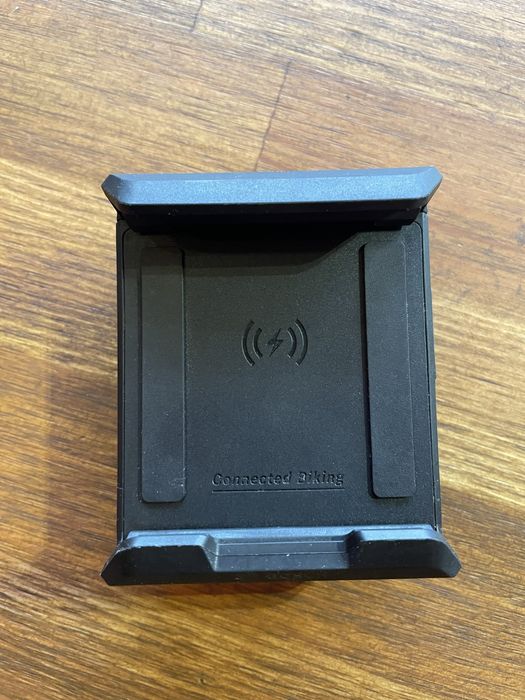 Тримач смартфона Bosch BSP3200 (Smart System) + безпровідна зарядка