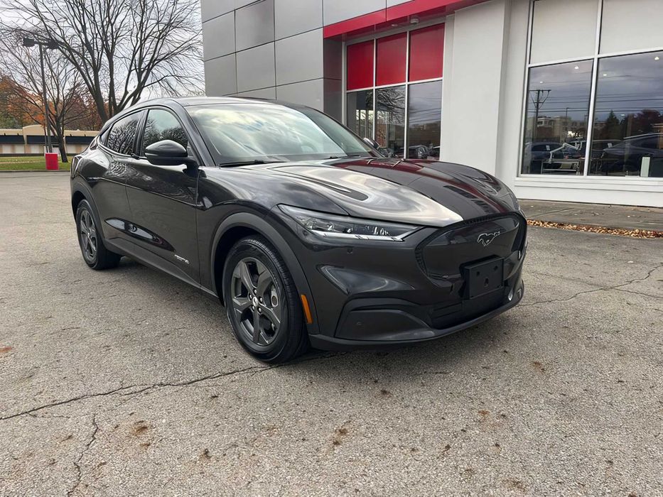 Ford Mustang Mach-E      2022