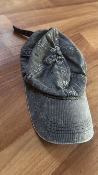 Кепка H&M сіра.