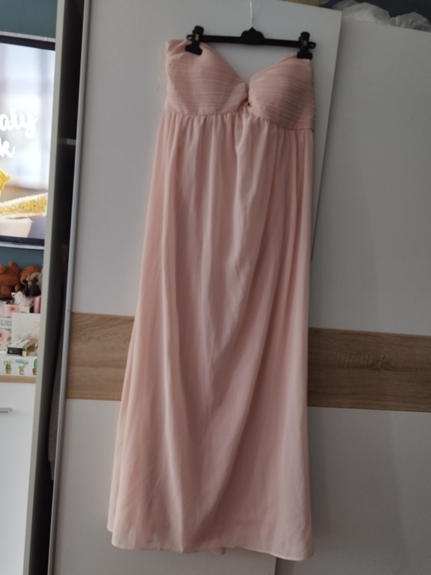 Piękna nowa sukienka różowa