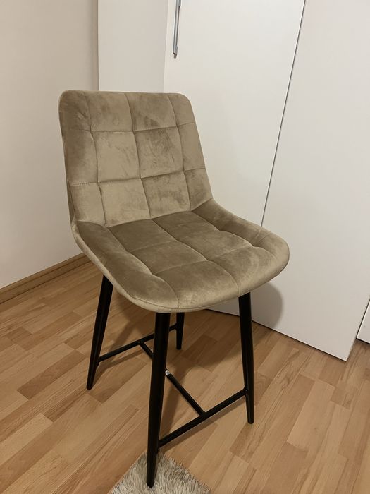 Beżowy hoker welurowy 2 szt. Nowe