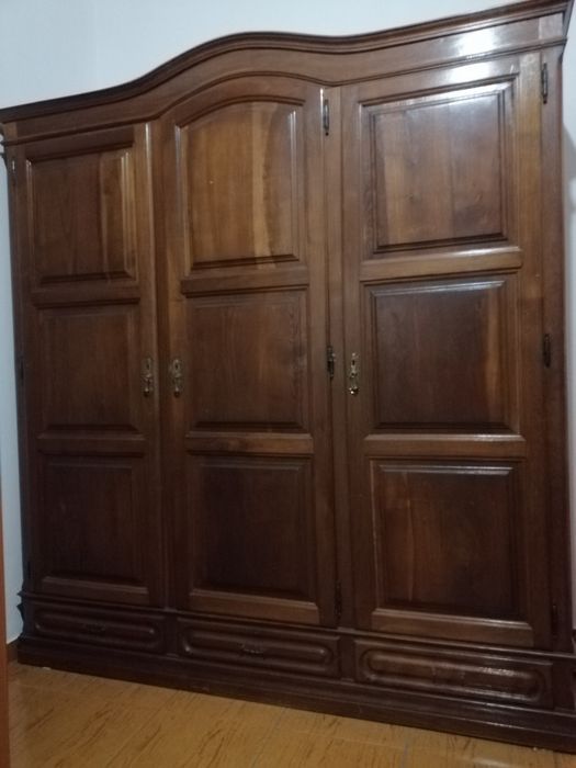 Roupeiro em madeira