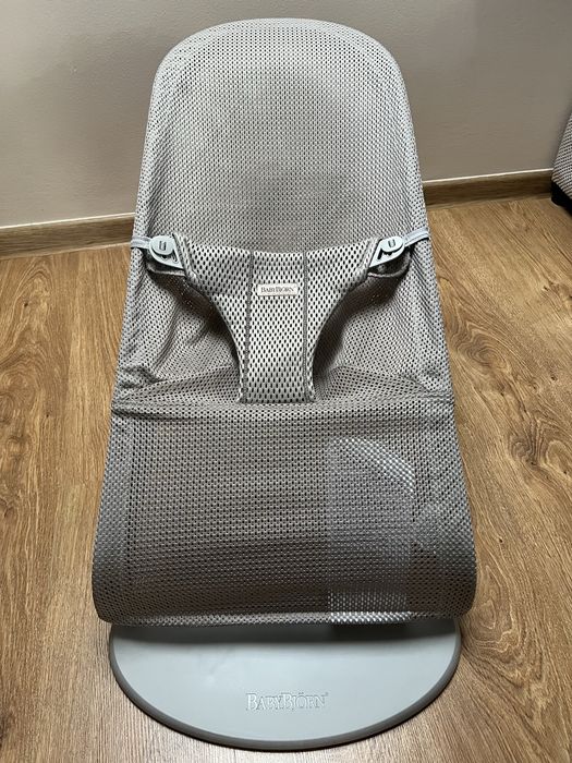 Leżaczek bujaczek babynjörn grey beige mesh