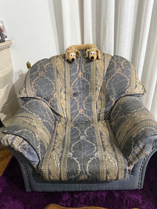 Móvel Sala, sofás e mesa com cadeiras