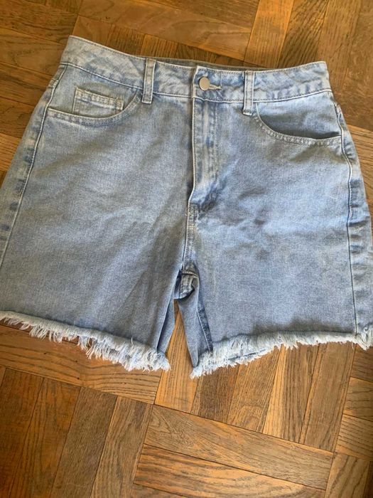 Джинсові шорти , розмір М
