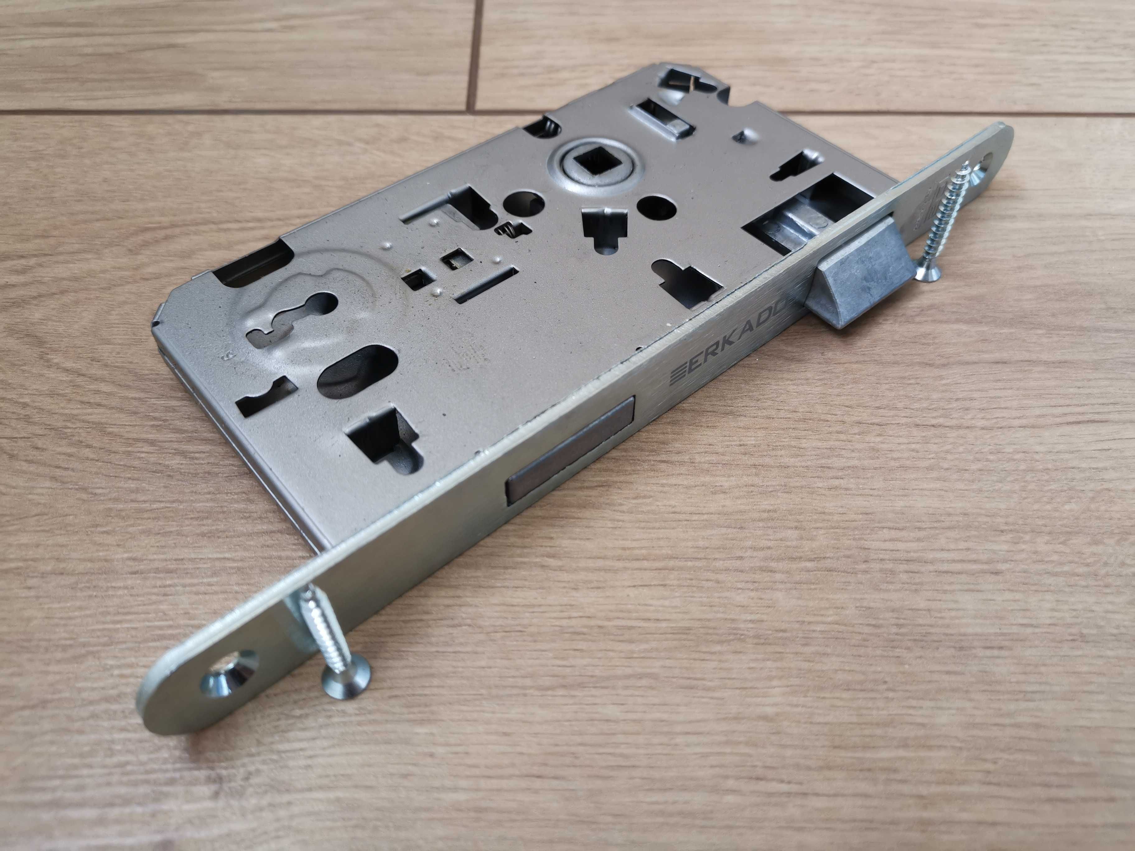 Zamek wpuszczany prawy 72/55mm LOB (Assa Abloy) z kluczem