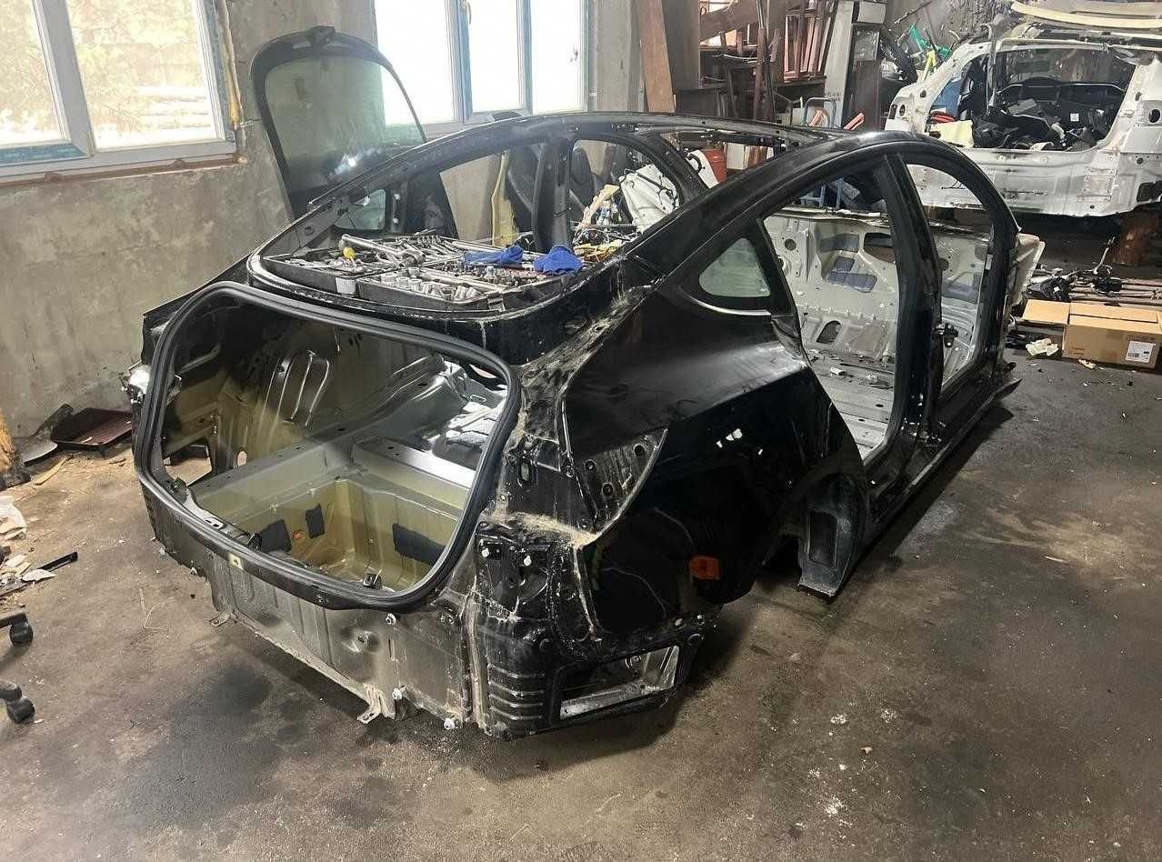 Четверть задня права Tesla Model 3