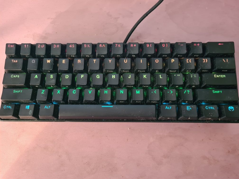 Komputer z monitorem