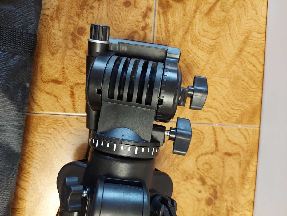 Фотоштатив профессиональный, трипод Bresser TR-688 V. Германия. Новый.