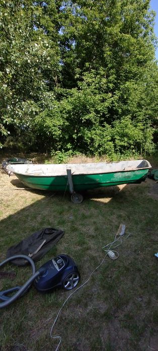 Лодка с танцем под мотор.