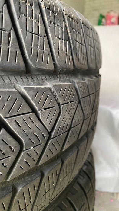 Opony zimowe Pirelli 4 szt 235/60 R18 używane