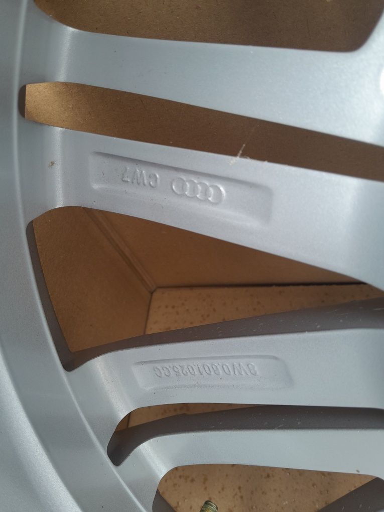 Fabrycznie nowe oryginalne 19calowe alufelgi audi a5 A4 2024