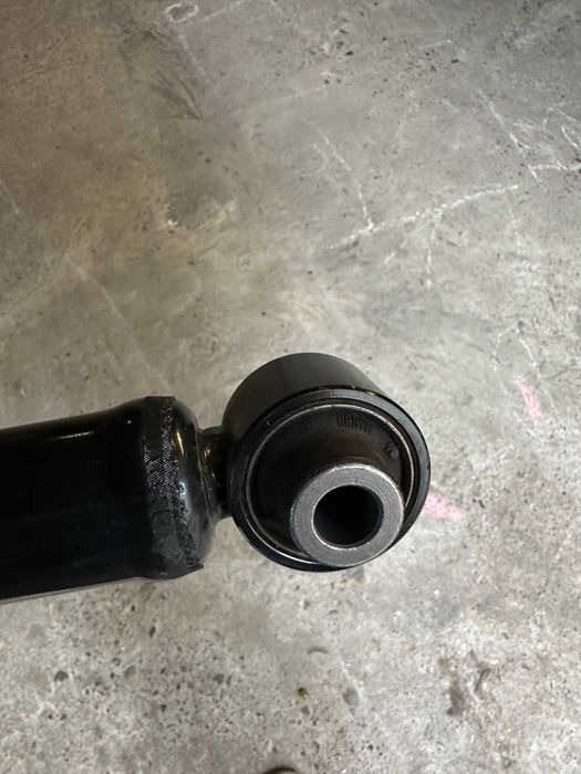 Продам оригінальні амортизатори до Tesla Model 3