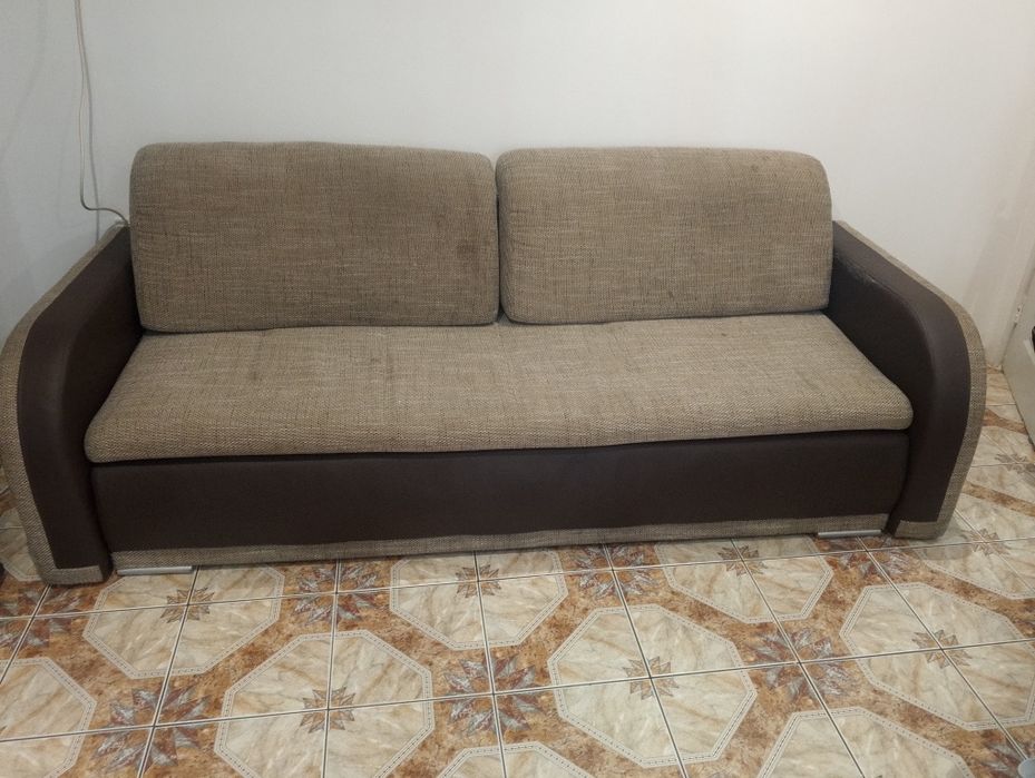 Sprzedam kanapę .