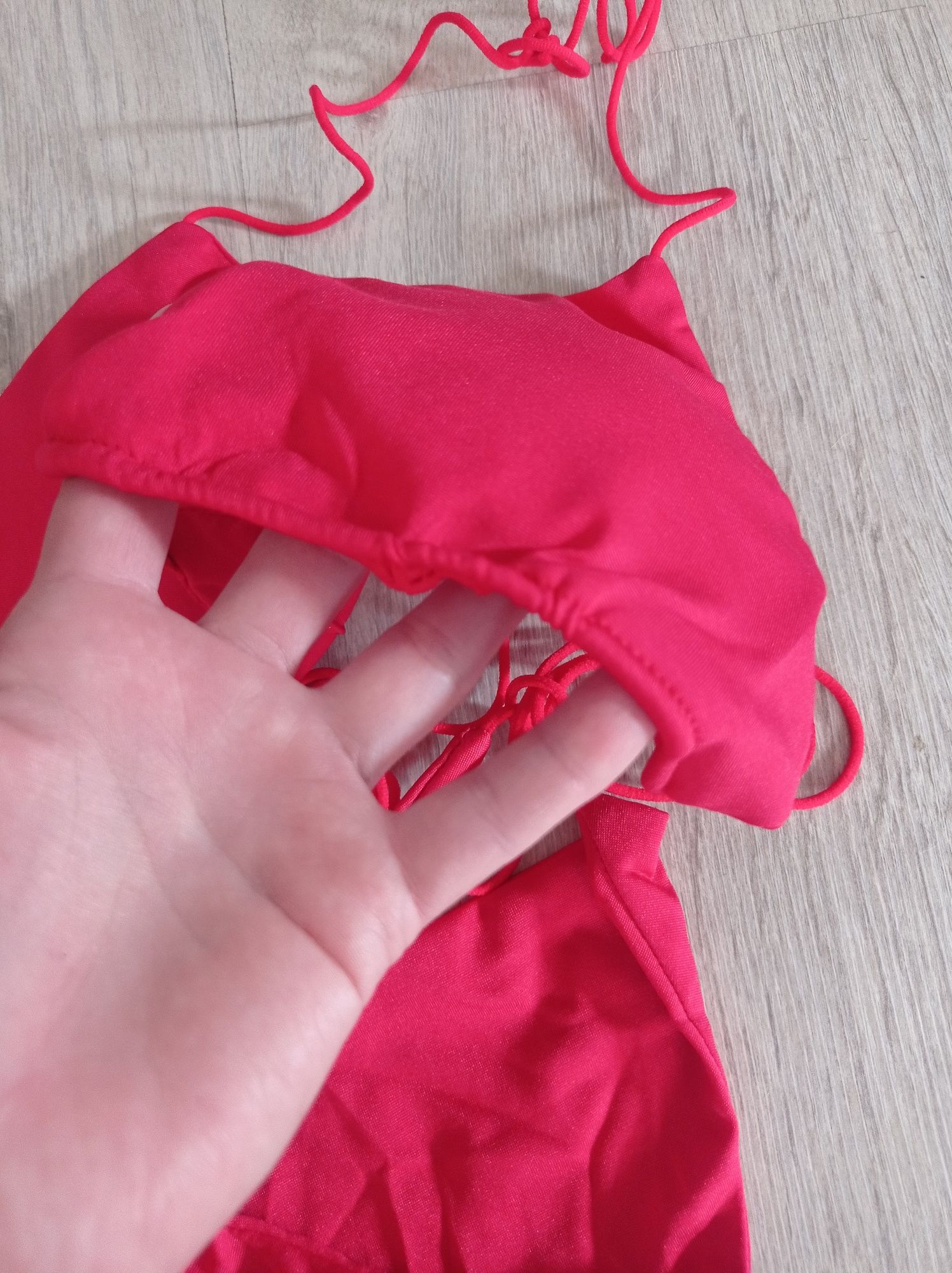 Nowe czerwone bikini