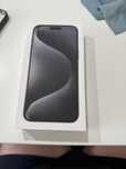 iPhone 15 Pro Max 256GB Czarny – Pęknięty ekran, 4 case’y, dodatki!