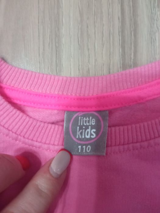 Sweterek dla dziewczynki rozm 110 jak nowy zapraszam!