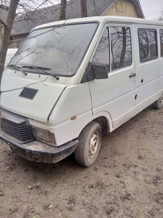 Продам бус Рено трафік