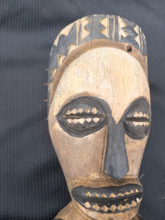Drewniana afrykańska maska