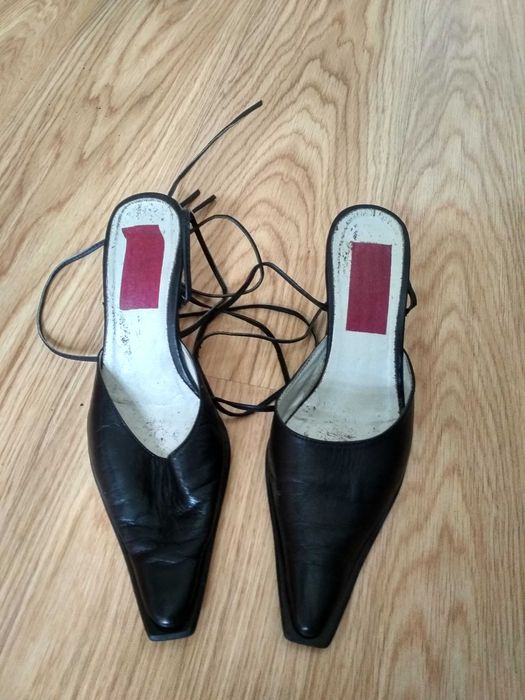 Sandálias com atilhos