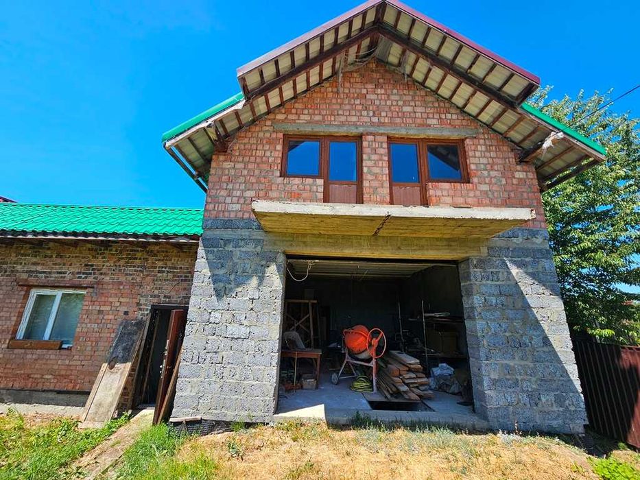 Продається цегляний будинок поблизу м.Стрий в с.Гірне...
