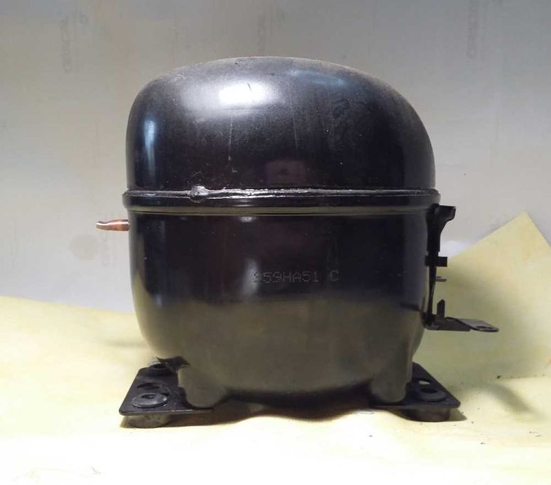 Embraco NEK2168GK Компрессор от холодильника.