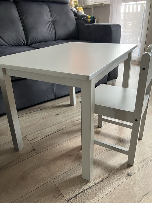 Stoliczek dla dziecka z krzesełkiem