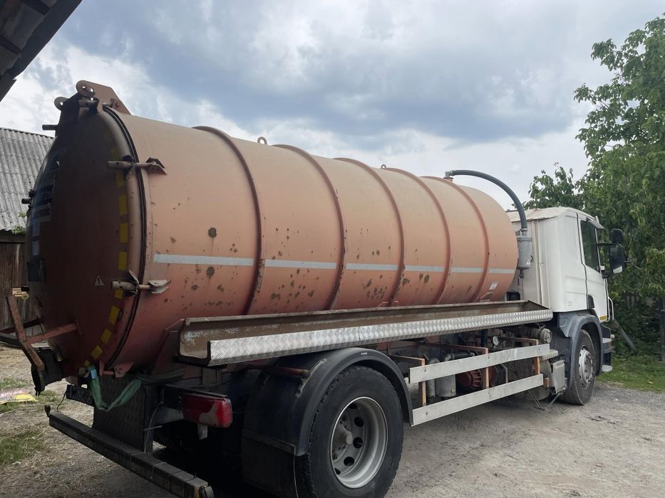 Scania z beczką asenizacyjną