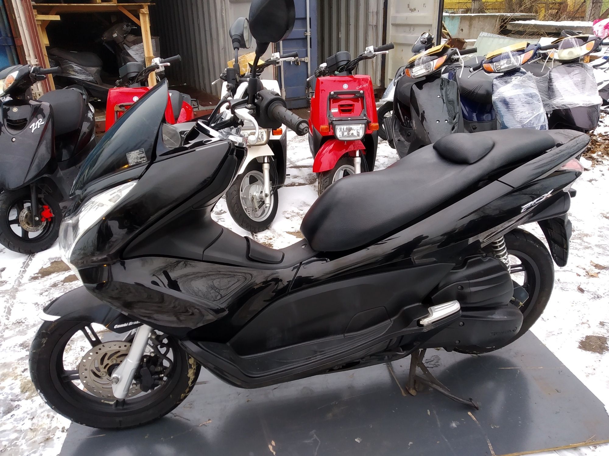 Honda Dio 18 green мопед с контейнера