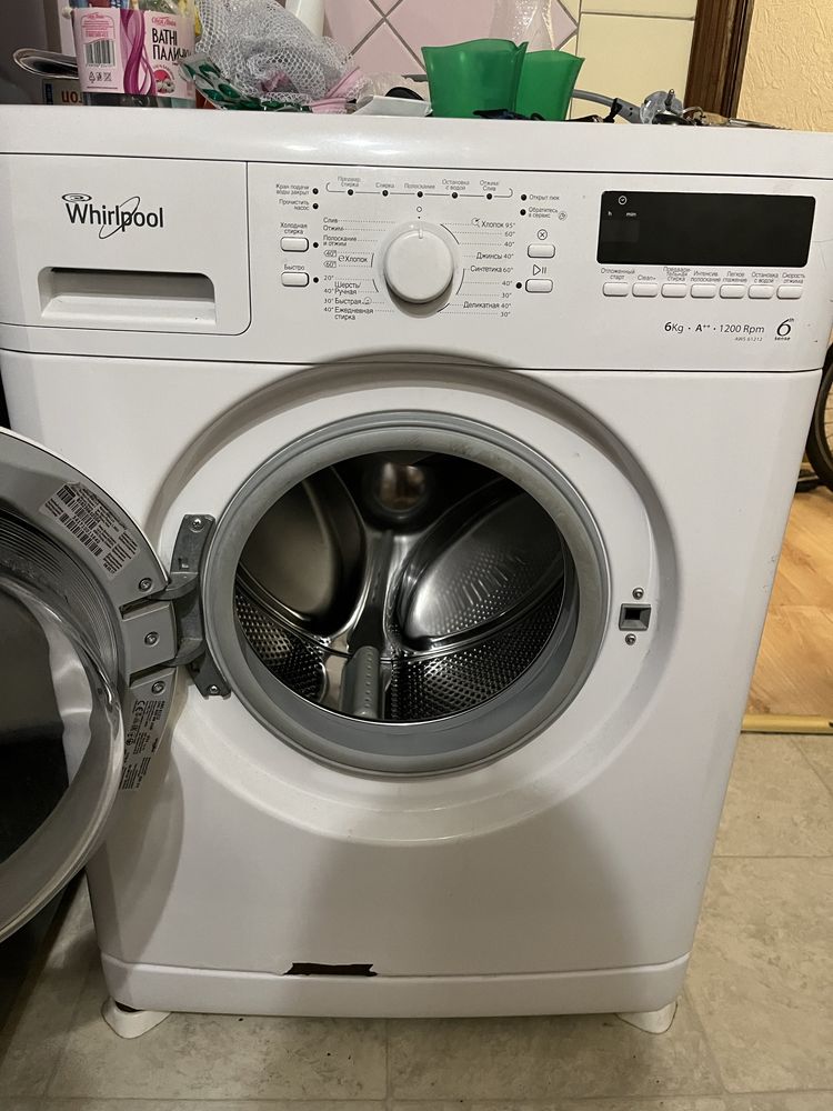 Продам стиральную машину Whirlpool требуется ремонт или на запчасти