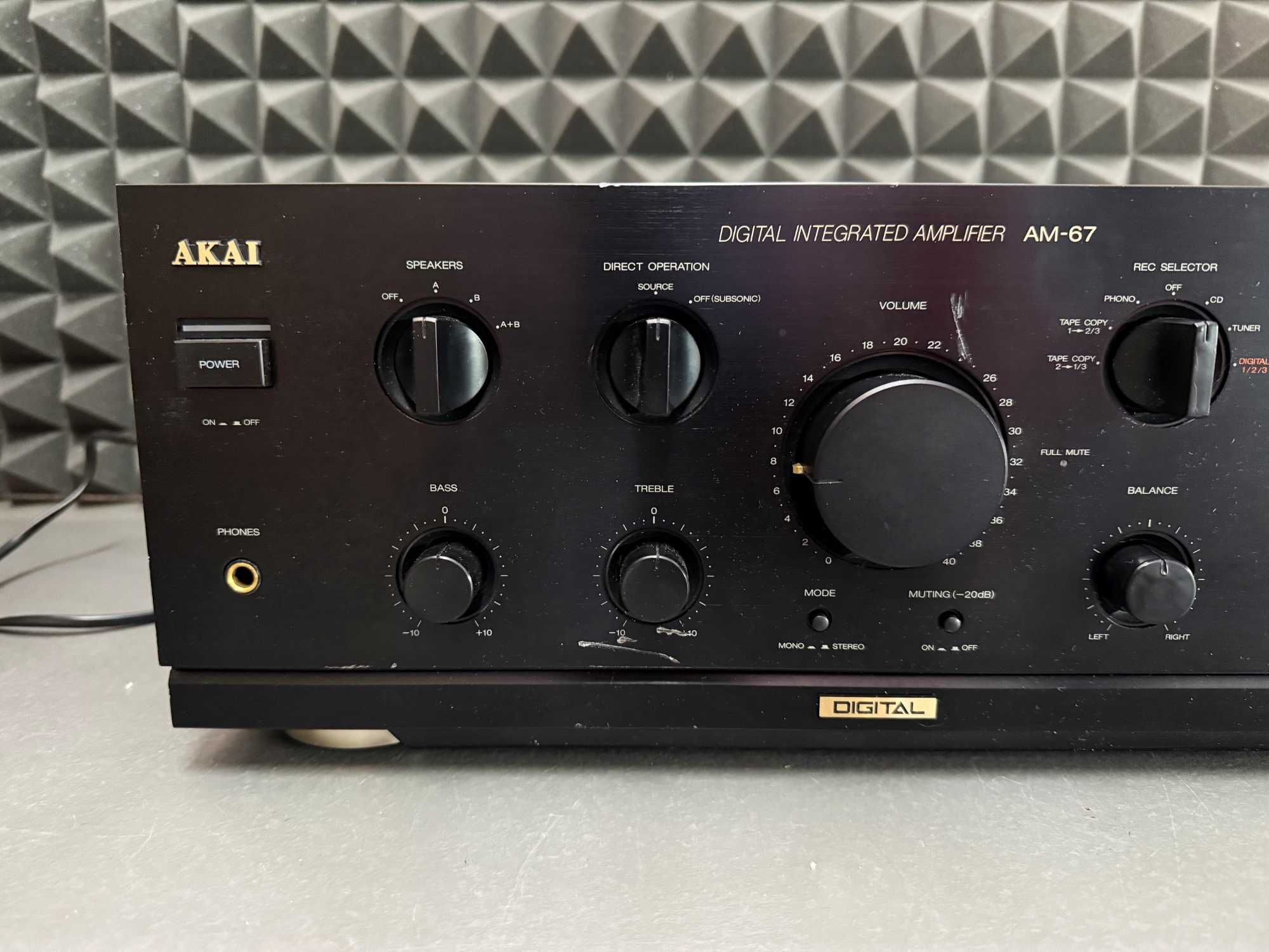 Wzmacniacz AKAI AM-67 (DAC, 2x 110W)