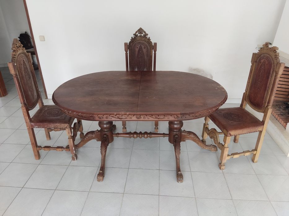 Mesa de jantar com cadeiras