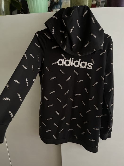 Вінтажна жіноча кофта Adidas в ідеальному стані розмір М
