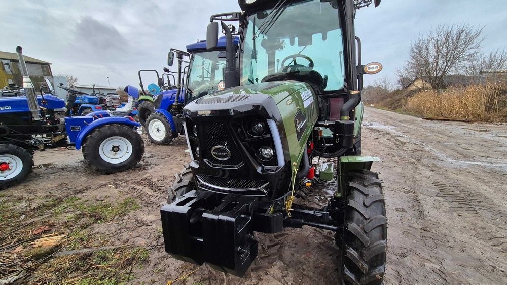 Трактор с обшитой кабиной Кентавр 404 СЦ