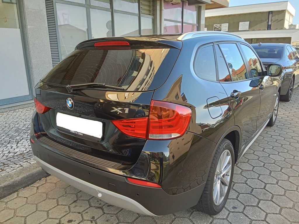 BMW X1 Sdrive 18D ano 2013 impecável a nível geral