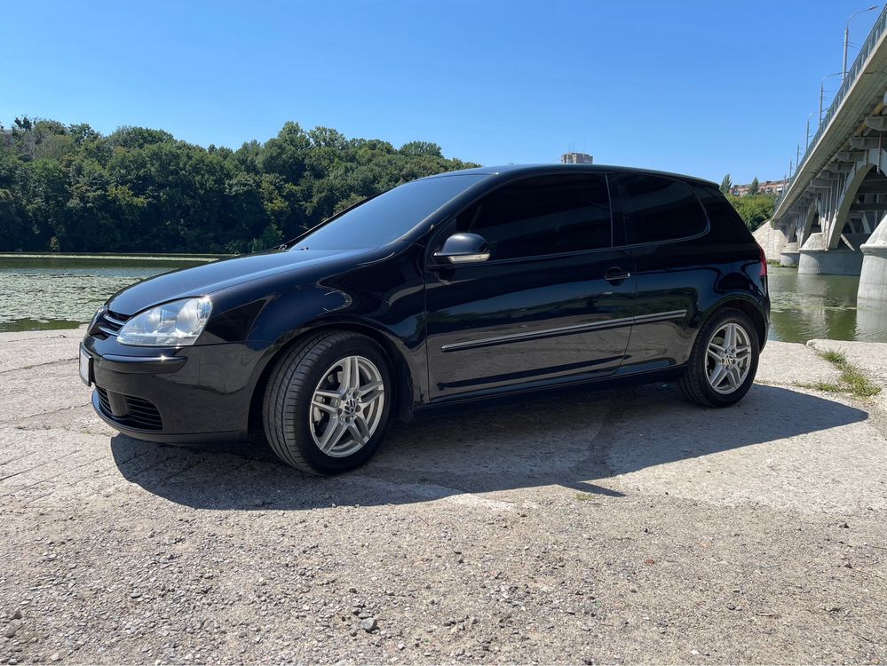 Продам VW Golf 5 1.6MPI 2005р