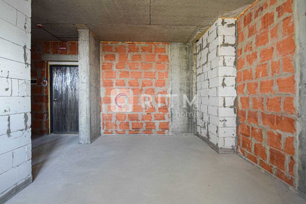 1-к. квартира 44 м2 з кухнею-студією в ЖК Варшавський мікрорайон