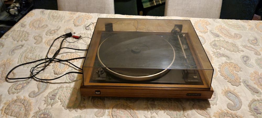 Gira discos usado, contudo como novo dada o pouco uso