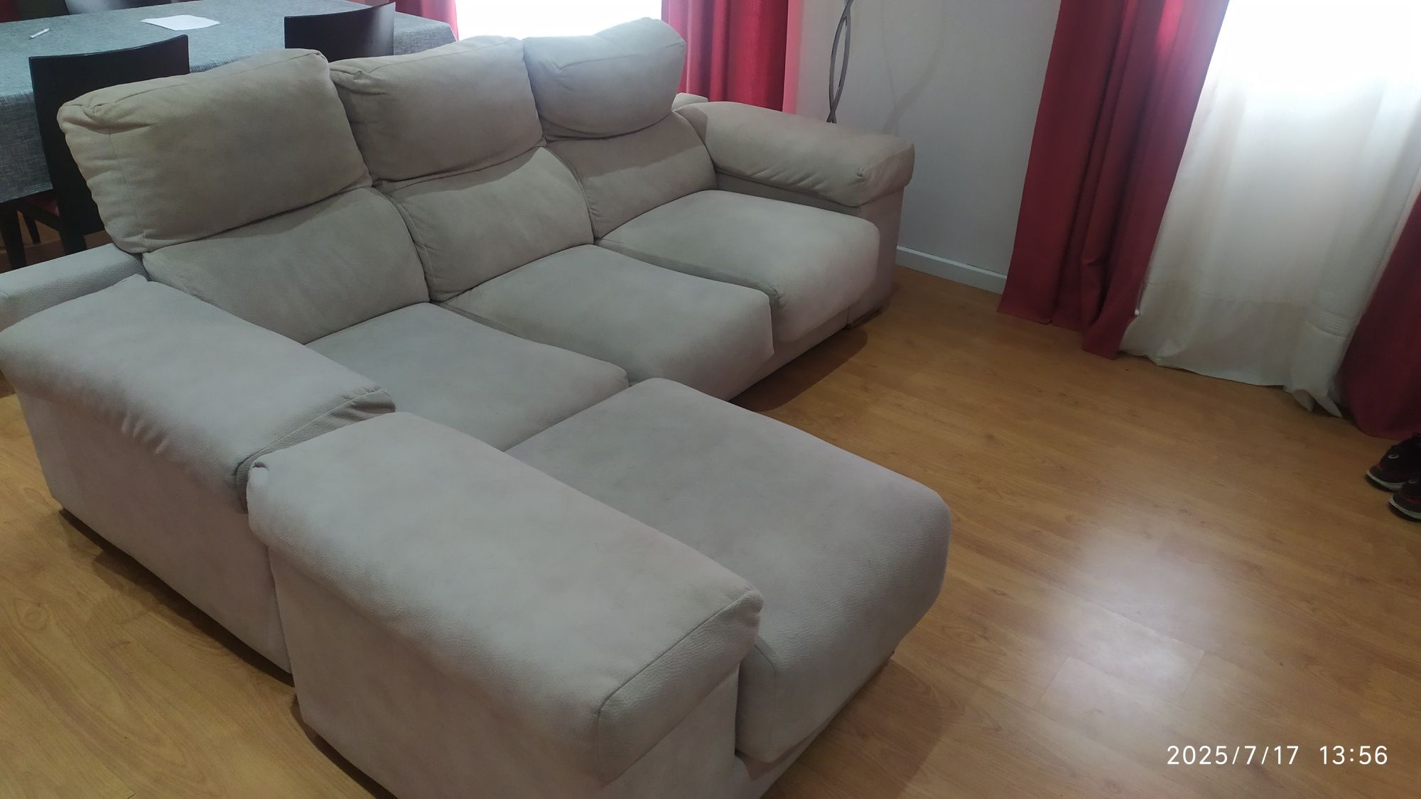 Sofá 3 lugares com chaise long reversível