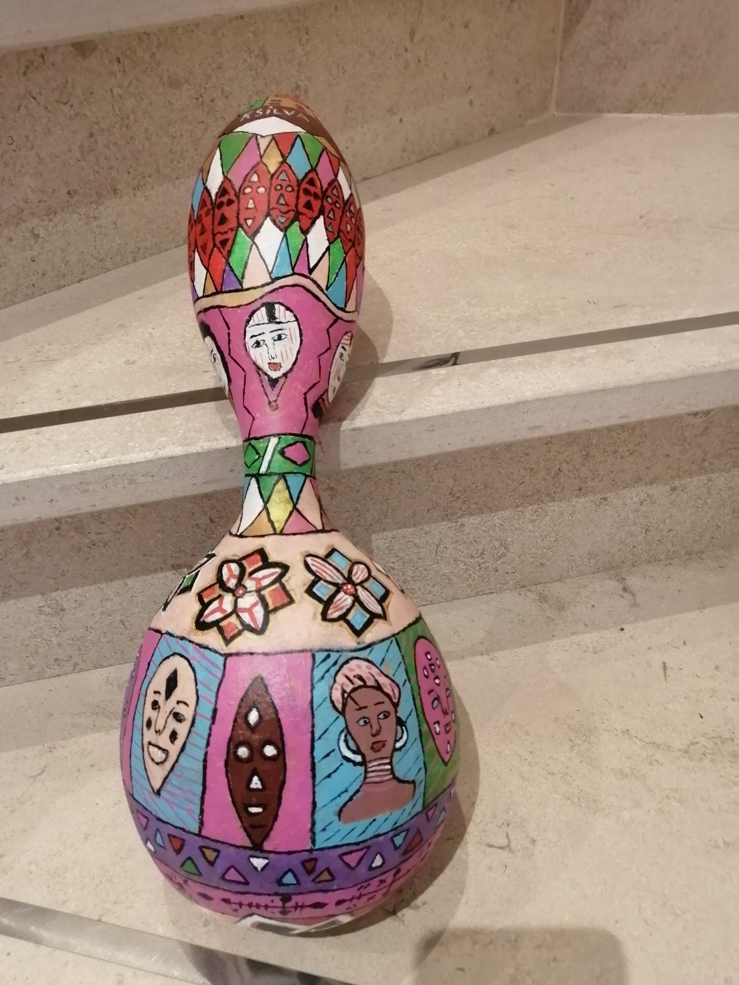 Artigo com desenhos africanos