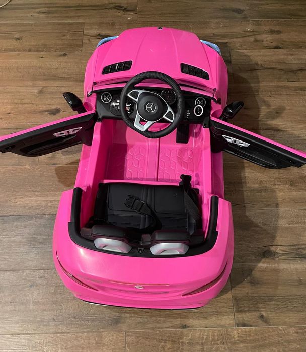 Różowe autko na akumulator