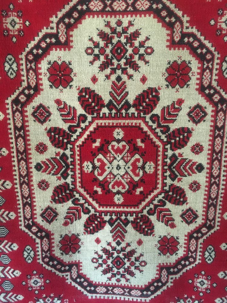 Ковер 1.40х1.90 в хорошем состоянии.