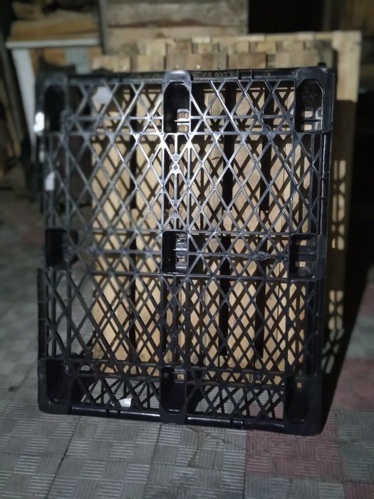 Поддоны деревянные и пластиковые