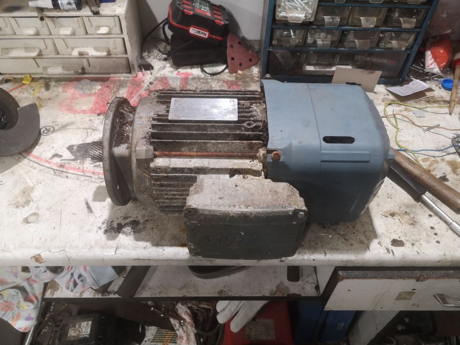 Silnik elektryczny z hamulcem magnetycznym. 1.1 kw 1420 obr. 3 fazy.