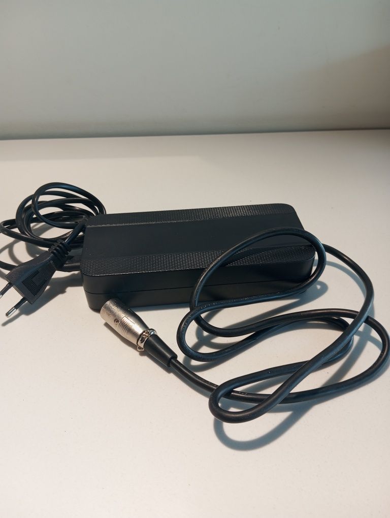 Bateria de bicicleta eletrônica btwin com carregador