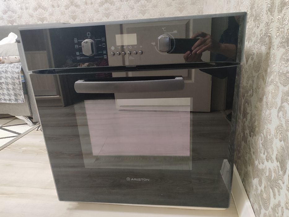 Духова шафа вбудована Ariston