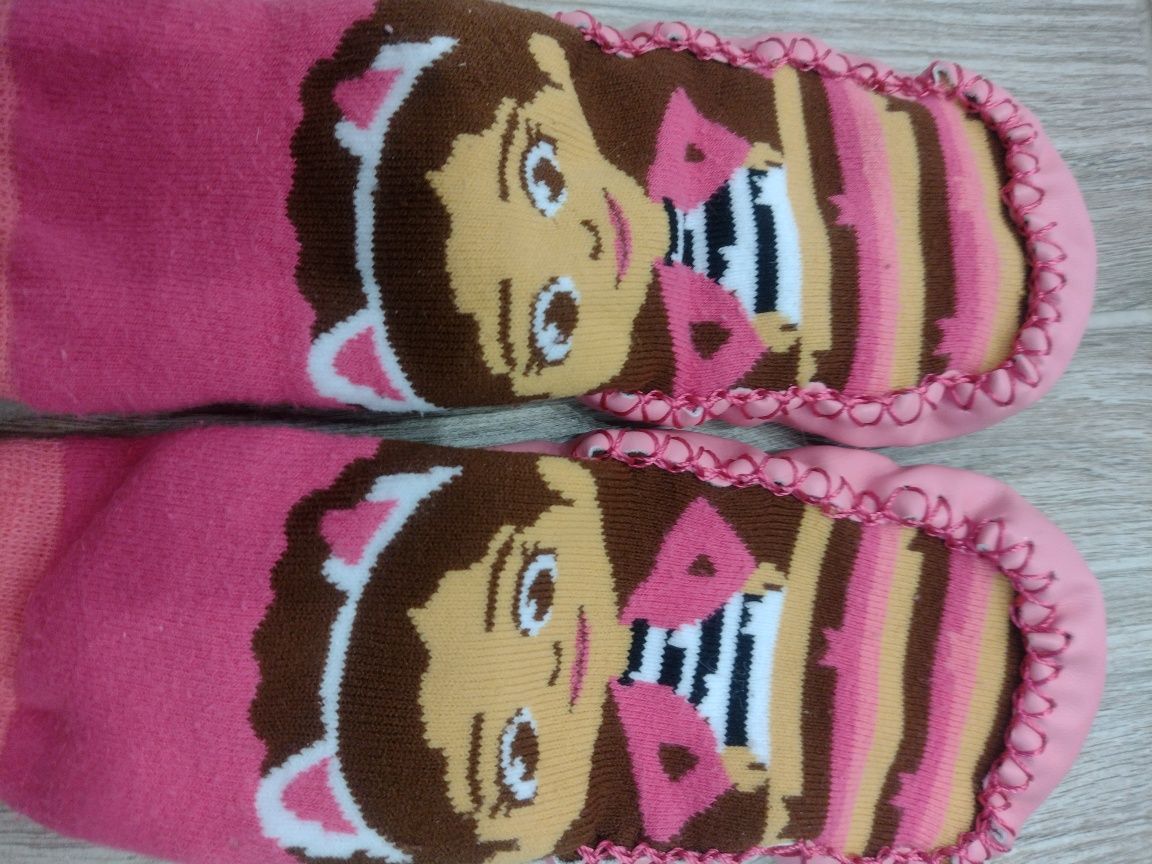 Nowe skarpeto-kapcie papcie koci domek Gabi Gabby's doolhouse