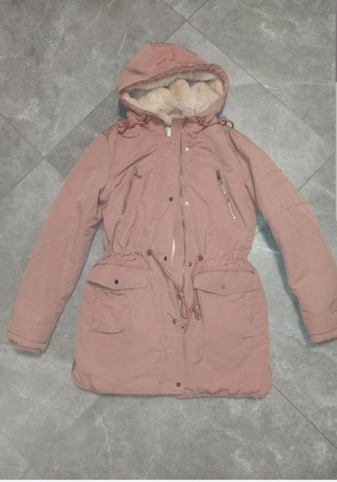 Парка ніжно-рожевого кольору в ідеальному стані. Розмір S-M.